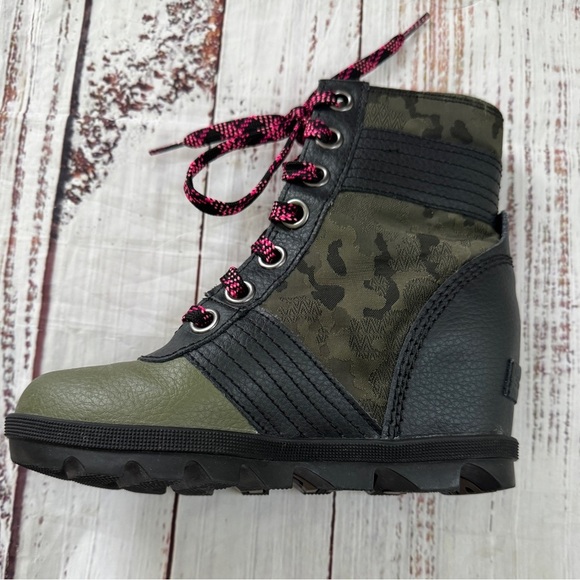 SOREL Lexie Youth Winter Boots Size 1 Green Black Waterproof - Picture 5 of 6